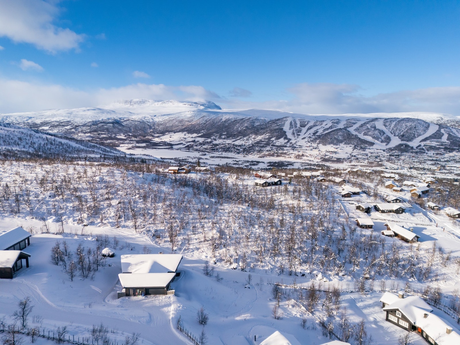 Majestetiske Hallingskarvet og Geilo sentrum Galleribilde