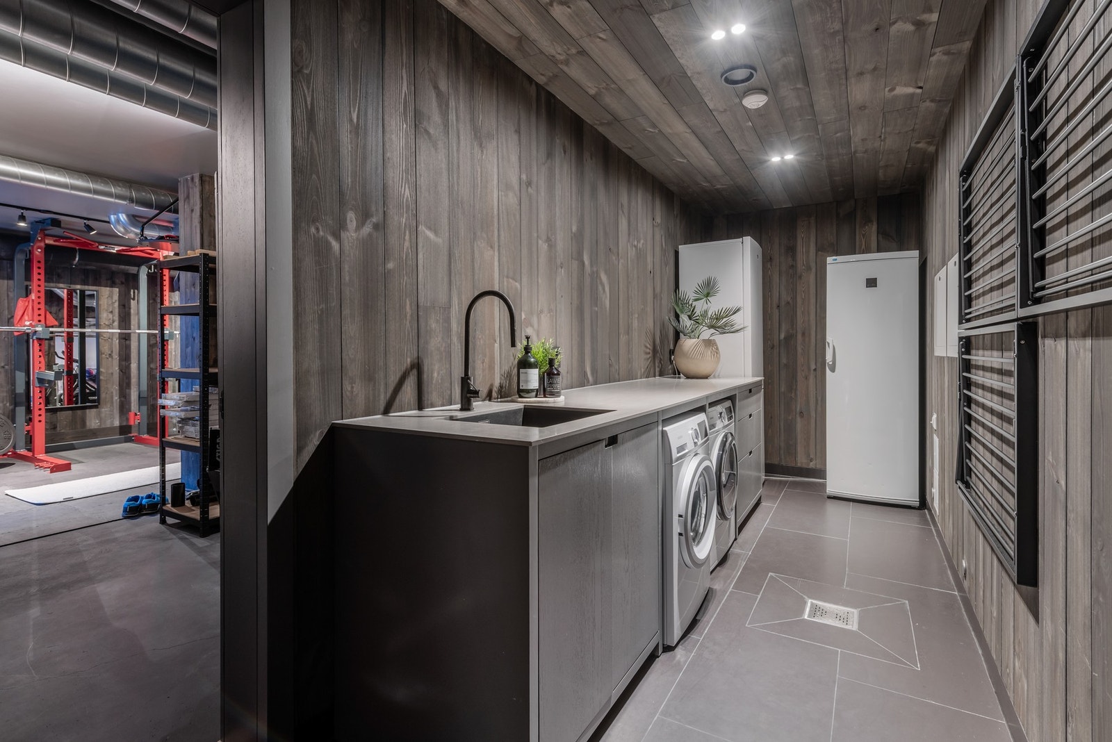 Vaskerom med praktisk innredning Galleribilde