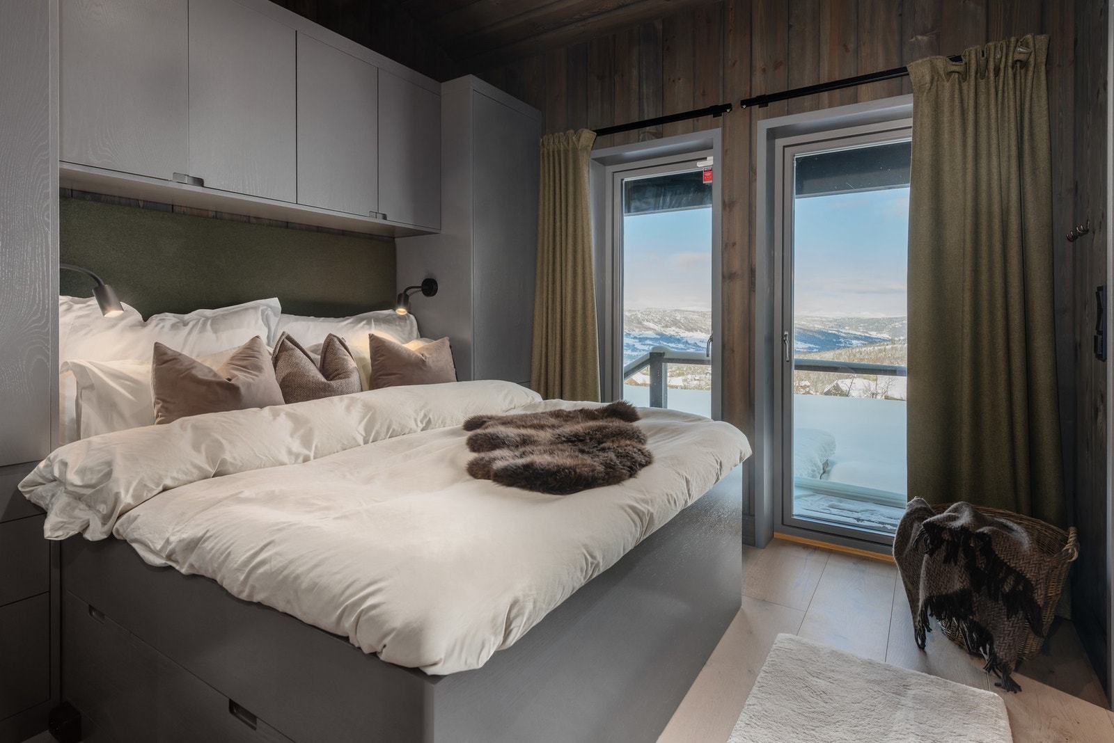 Dette lekre rommet har en-suite bad og utgang til uteplass Galleribilde