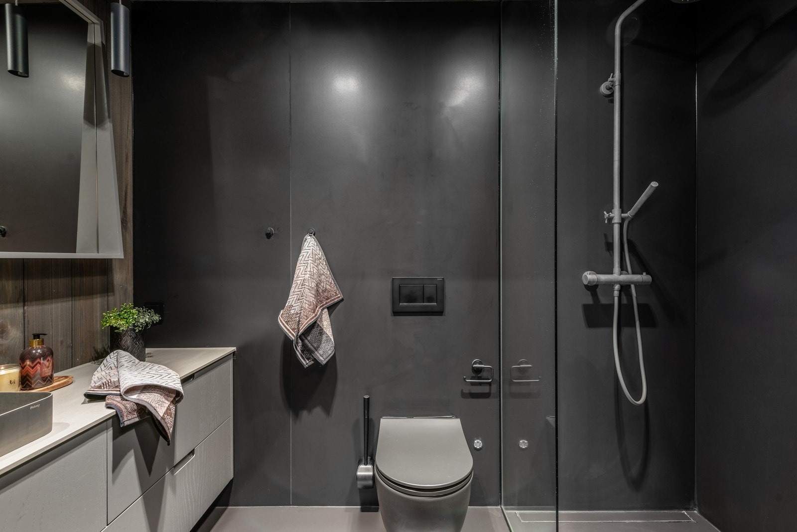 Lekkert bad i hovedetasjen Galleribilde