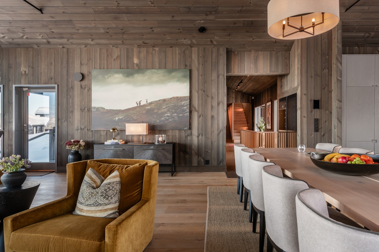 Hytten innbyr både til hyggelige frokoster og sosiale kvelder Galleribilde