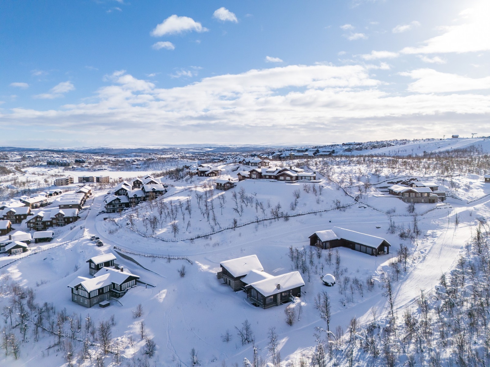 Her bor du i et solrikt naturområde året rundt, med en egenart få andre fritidsområder kan matche Galleribilde