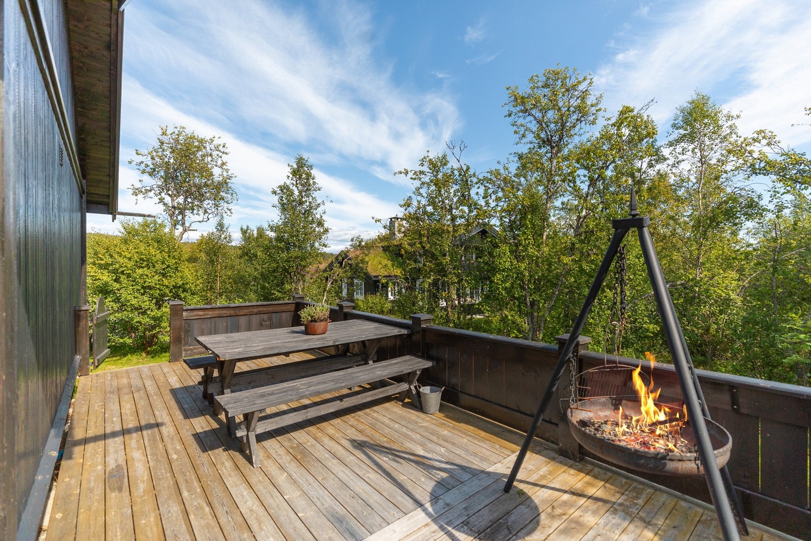 God og stor terrasse hvor fine sommerdager kan nytes Galleribilde