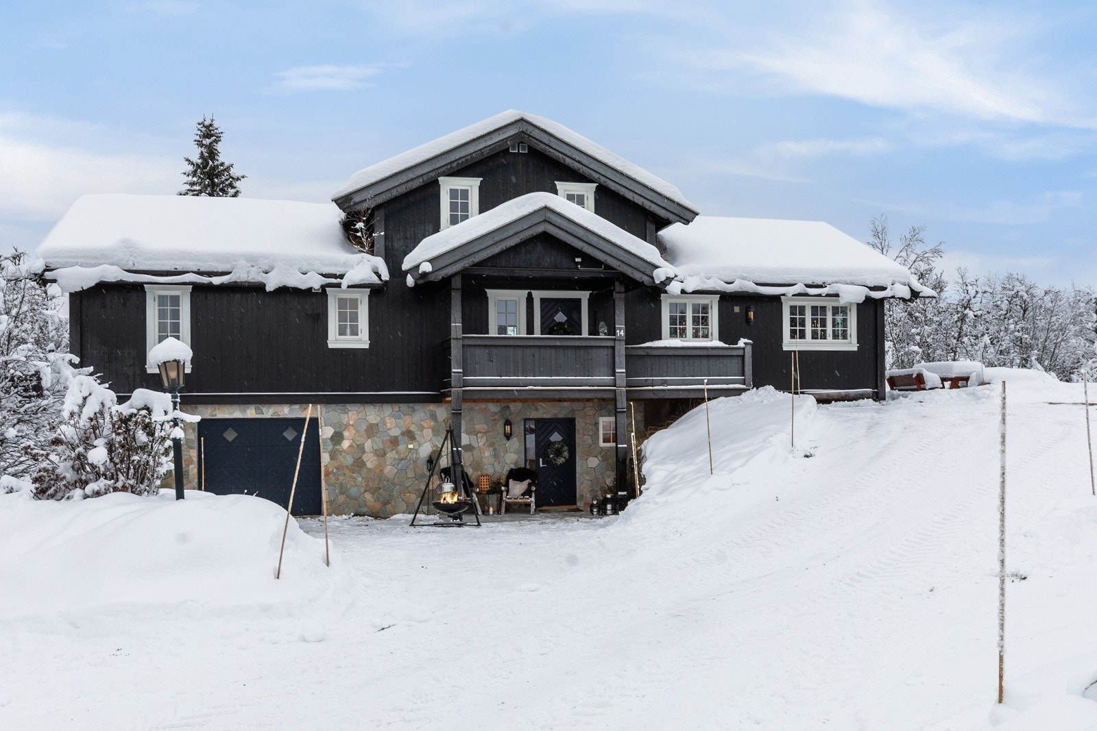 Inngangsparti som ønsker deg velkommen inn Galleribilde