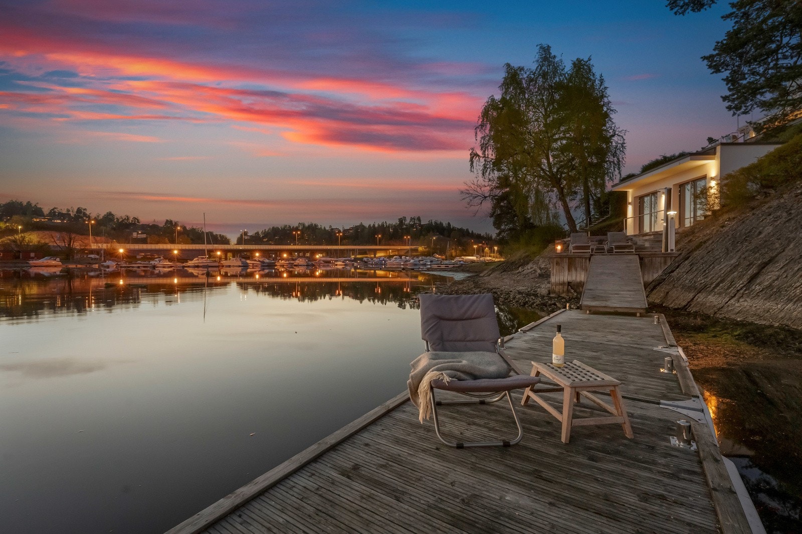 Nederst på tomten, helt nede ved vannet, ligger et båthus oppført i 2012 Galleribilde