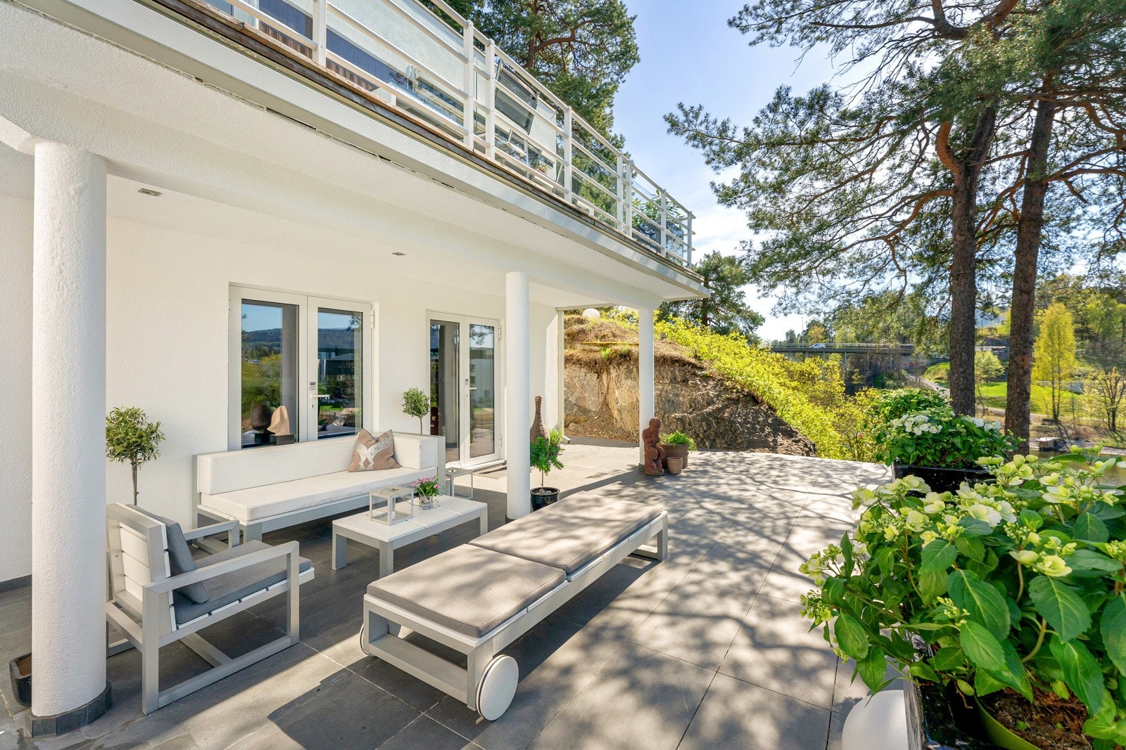 Her er det sol fra tidlig formiddag og helt til ca. 21.00-21.30 på sommerstid Galleribilde