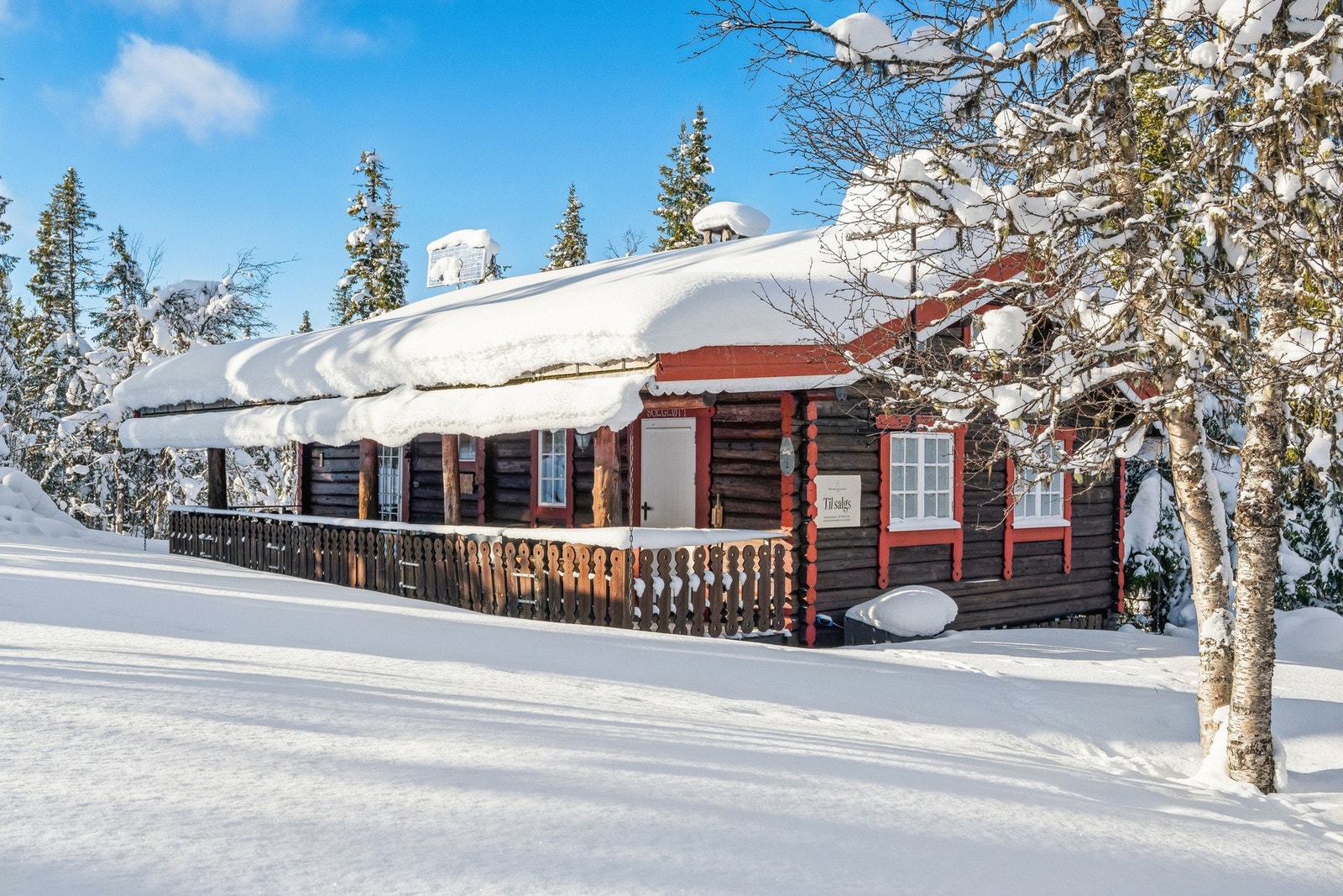 Det er etablert to solcelleanlegg på hytten, et fra 2018 og et eldre. Galleribilde