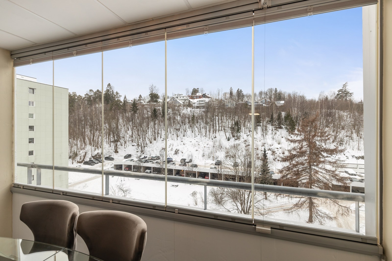 Ingen gjenboere med god plass til utemøbler. Galleribilde