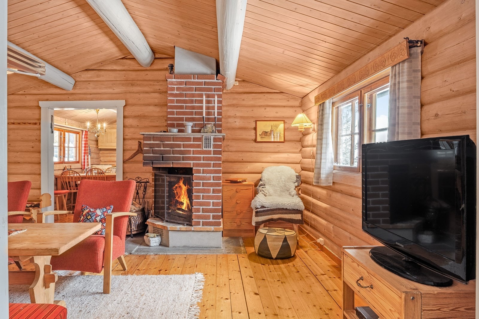 Hytta har innlagt strøm og sikringssskap med automatsikringer. Galleribilde