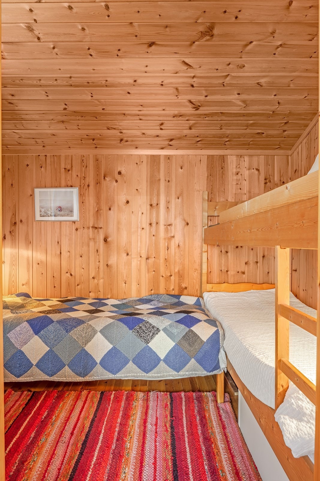 Soverom 2 er i dag innredet med både seng og køyeseng som gir hele 3 sengeplasser. Galleribilde