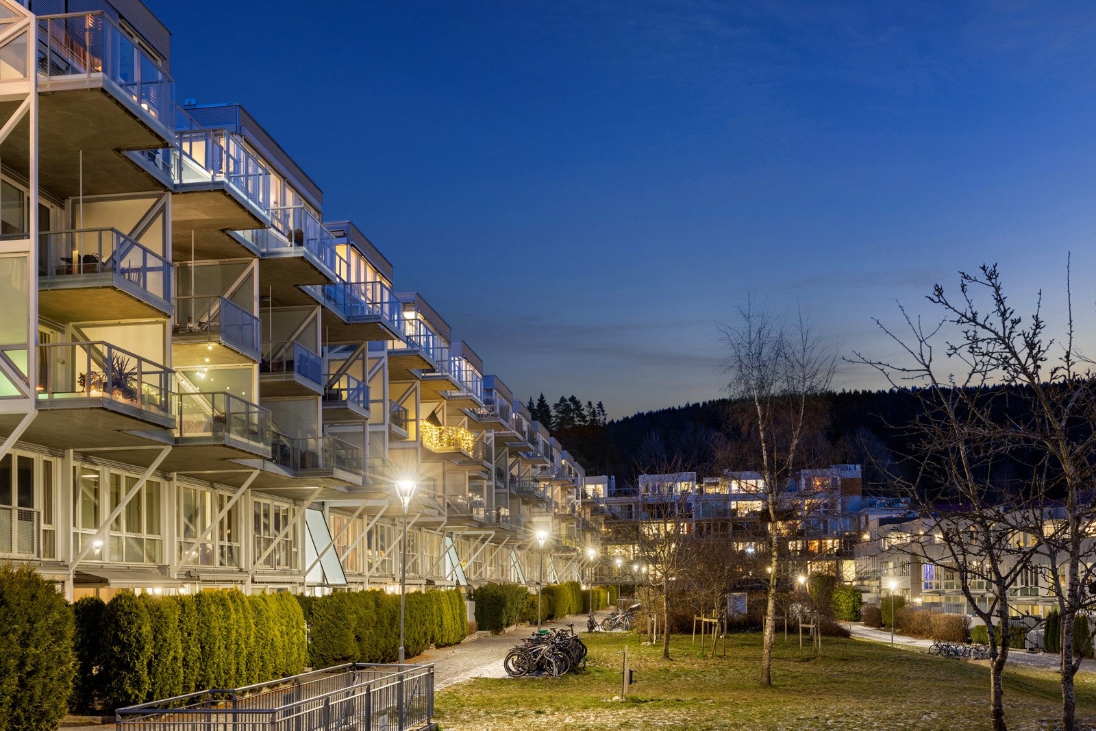 - Kveldsstemning i gårdsrommet - Galleribilde