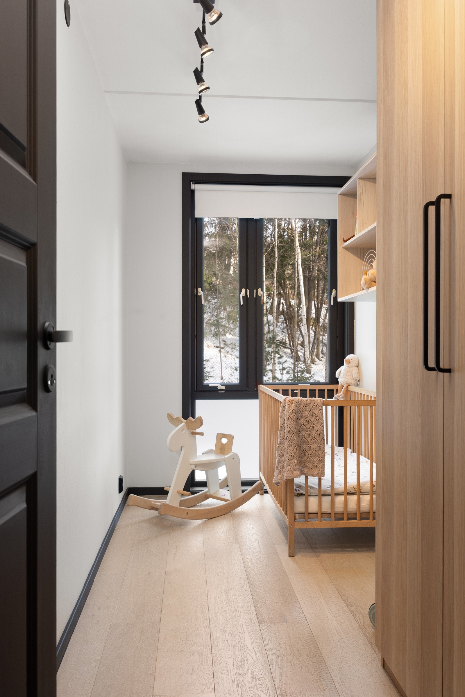 - Soverom 2 passer perfekt som barnerom, gjesterom eller kontor - Galleribilde