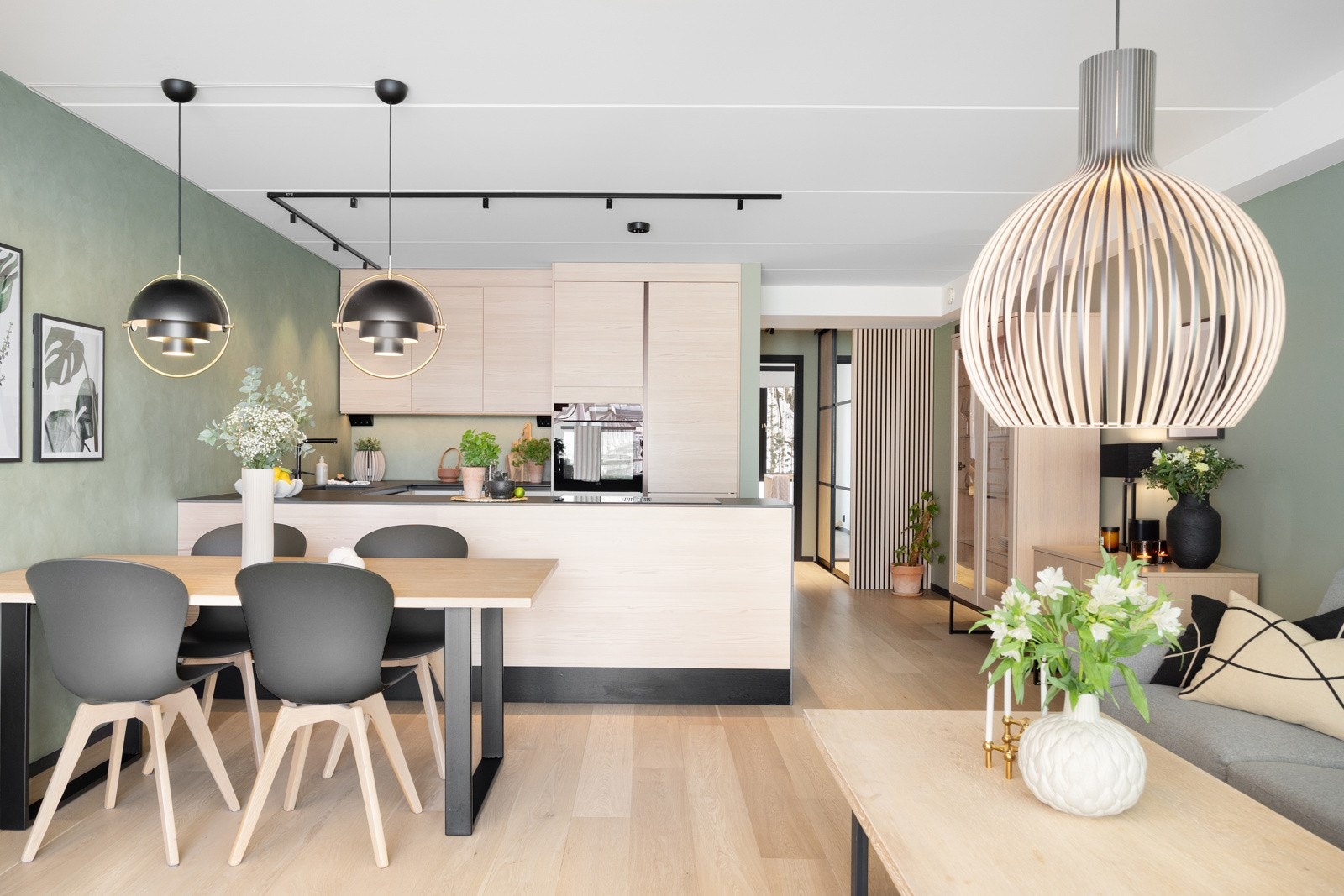 - Kun kr 3.610,- i fellesutgifter pr måned inkludert varmtvann og bredbånd - Galleribilde