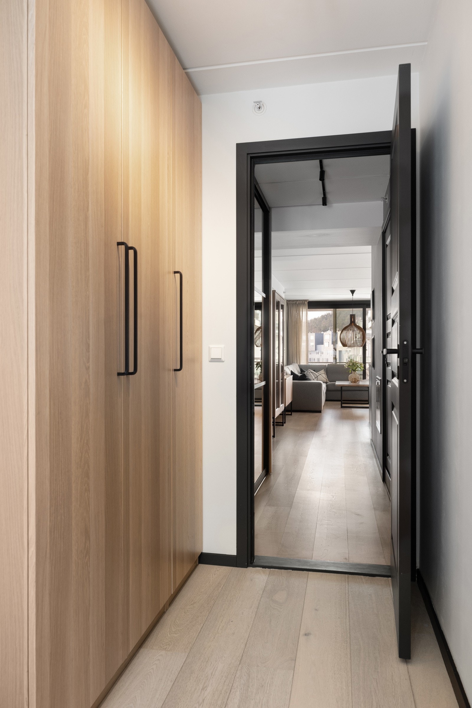 - Leiligheten har svært god garderobeplass - Galleribilde