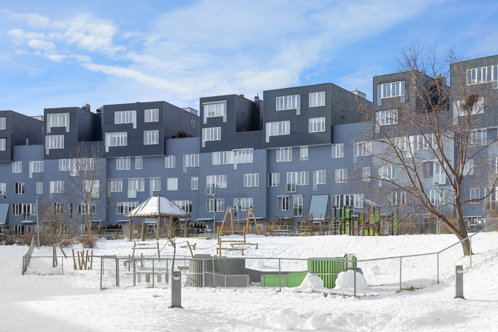 - Lekeplass i gårdsrommet - Galleribilde