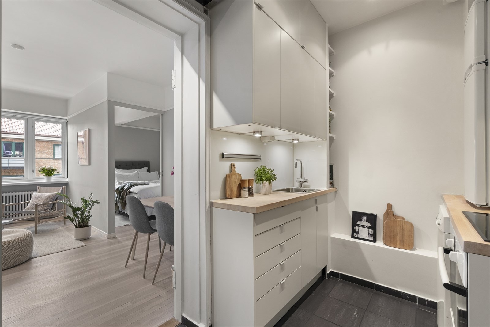 Arealeffektiv planløsning og takhøyde på 2,7 meter. God intern beliggenhet i bygården Galleribilde