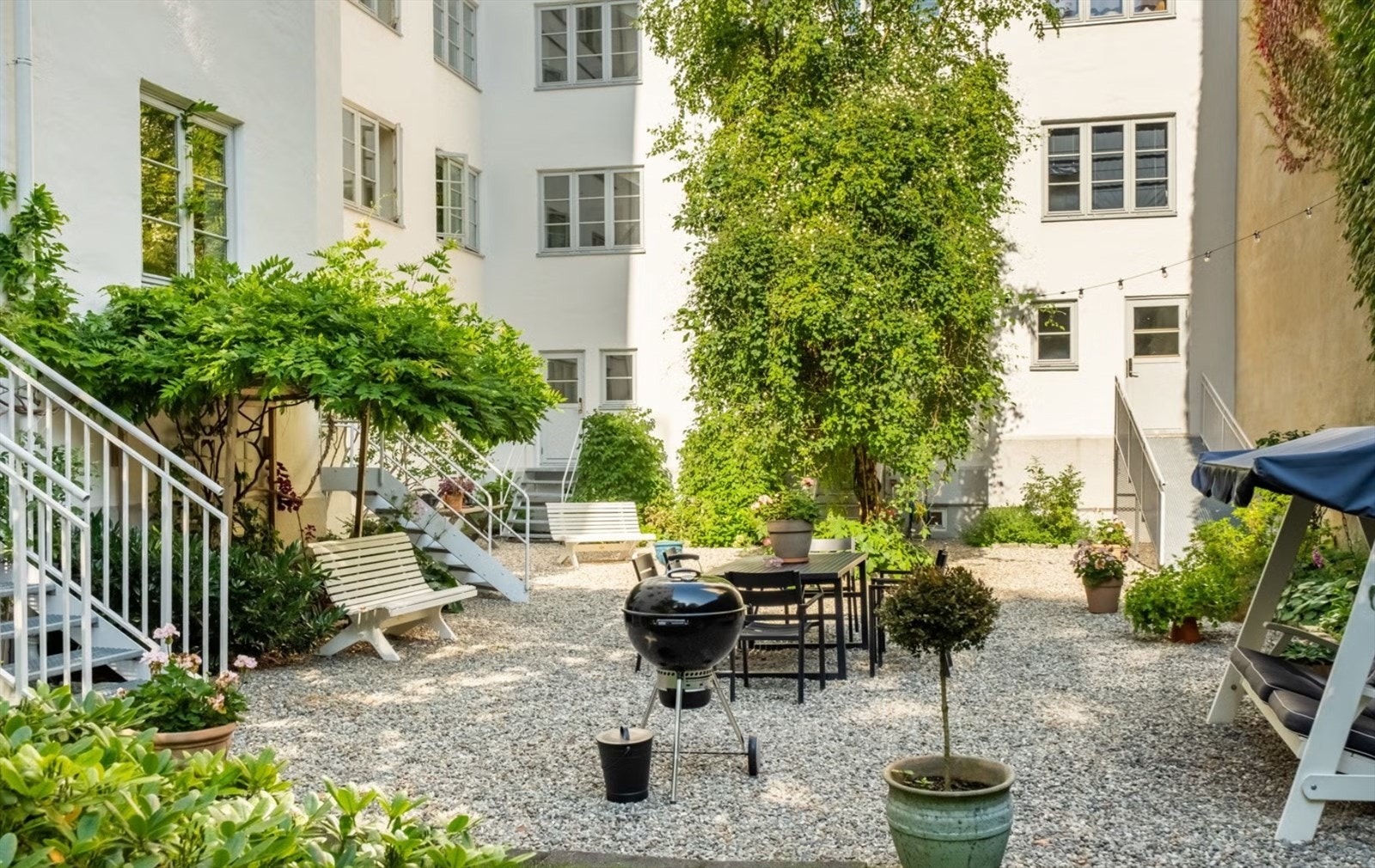 Bakgården kan reserveres av beboere for opptil 6 timer Galleribilde