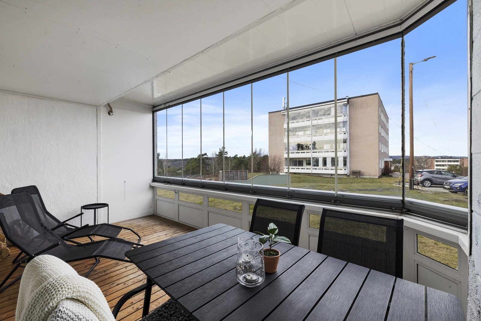 Plass til både spisebord og sittegruppe Galleribilde