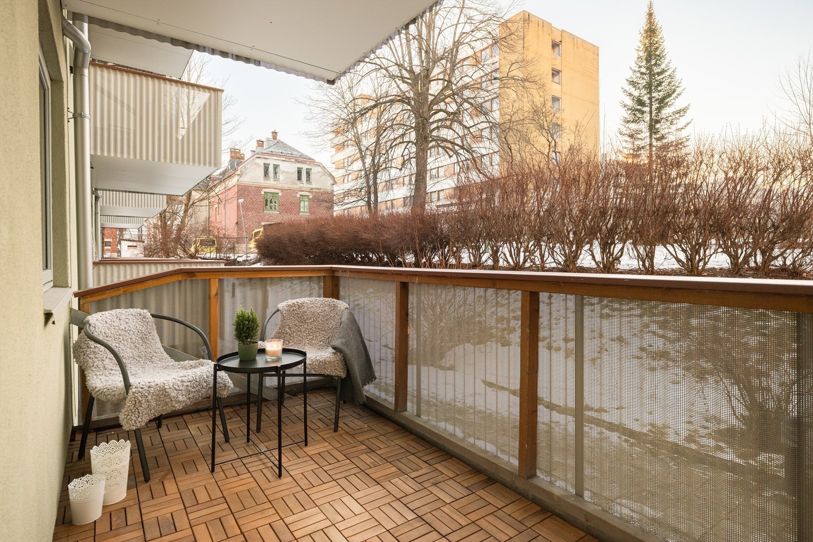 Balkongen måler 6 m² og har plass til utemøblement som f.eks. lounge/sittegruppe. Galleribilde