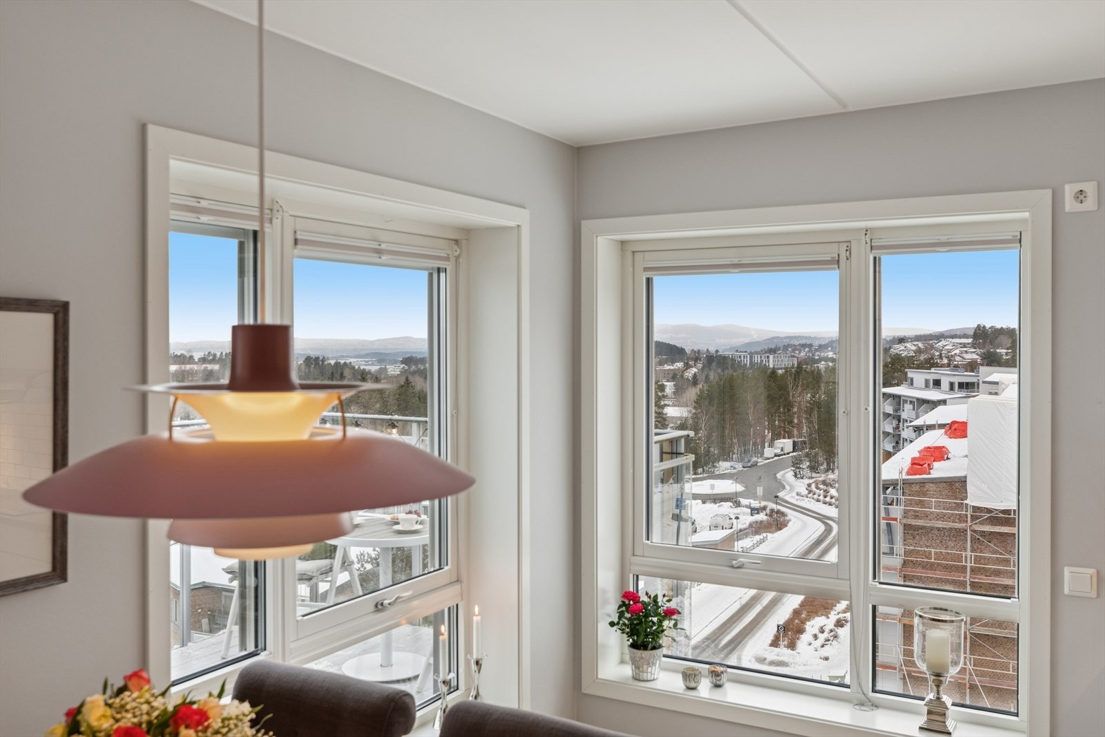 Det er flott utsikt fra spisebordet. Galleribilde