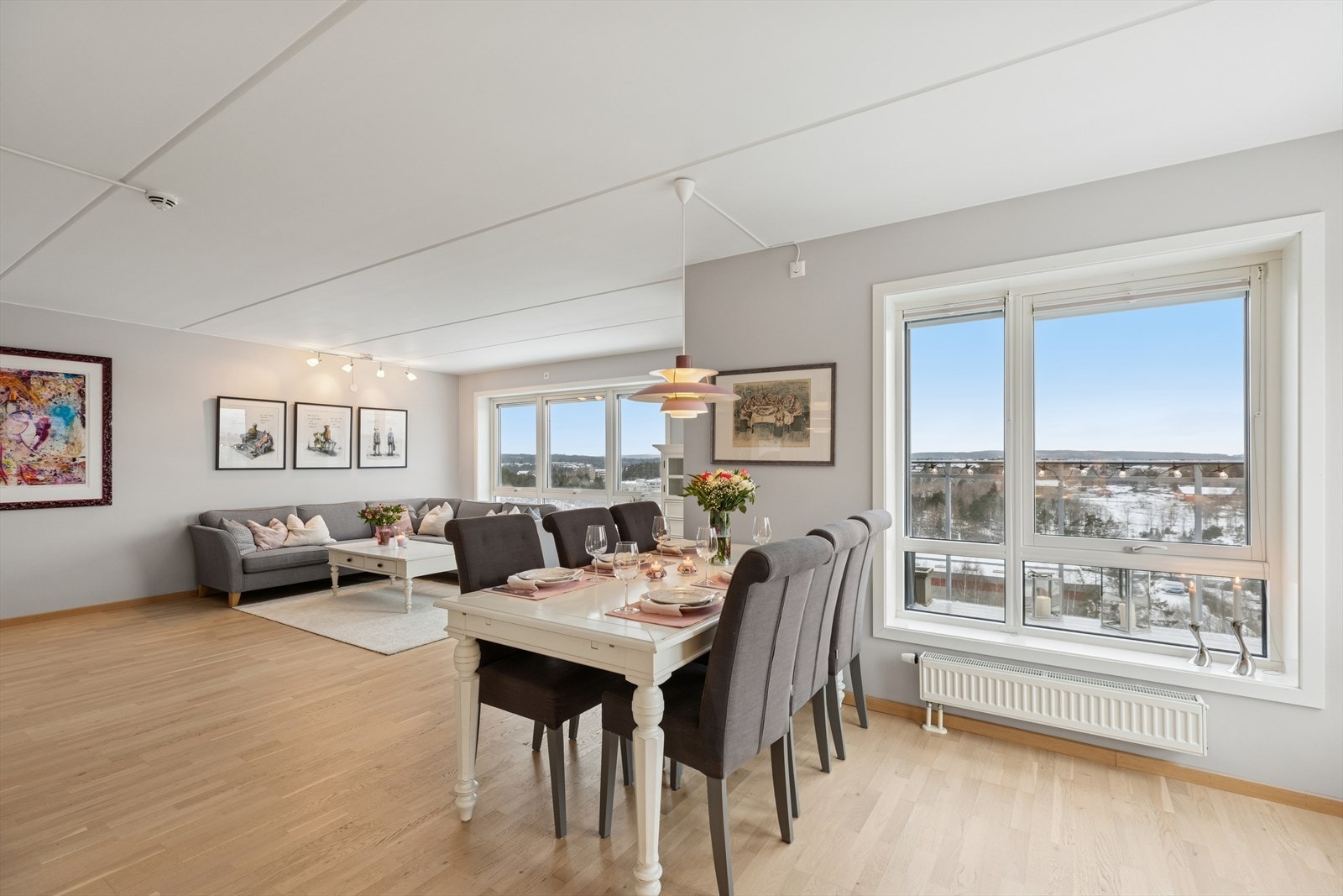 Den åpne løsningen innbyr til sosialt samvær i hverdagen. Galleribilde