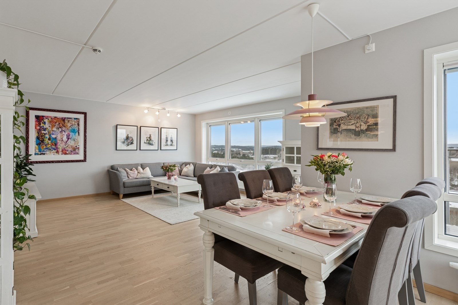 Boligens hjerte er stuen og kjøkkenet. Galleribilde