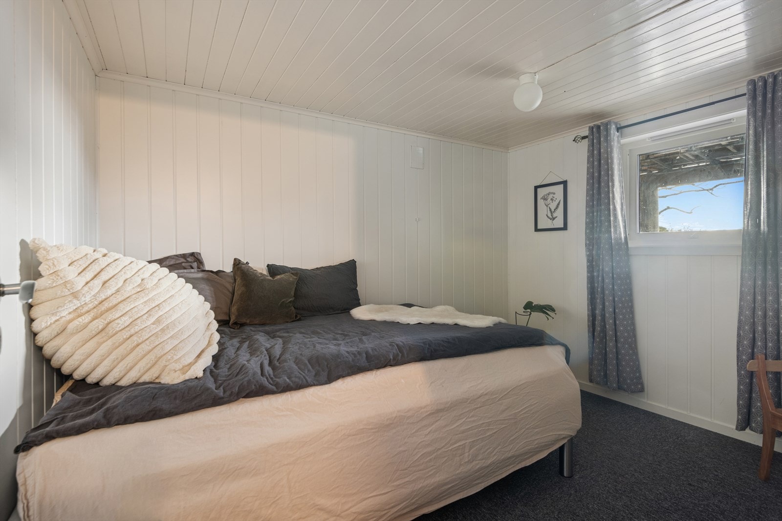 Lyst og romslig rom i underetasje (hoveddel). Galleribilde