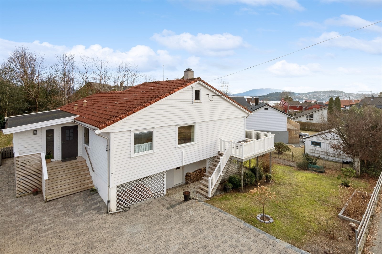 Enebolig i et barnevennlig og populært område på Hystad. Galleribilde