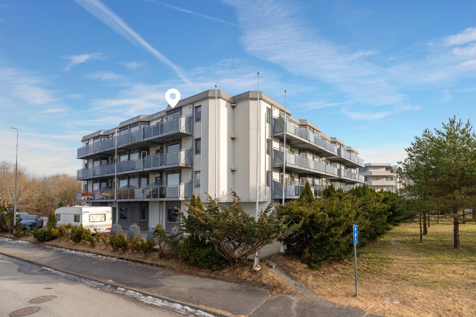 Velkommen til Sameiet Slettestien som består av 69 seksjoner i Sola sentrum. Leiligheten ligger solvendt til i øverste etasje. Galleribilde