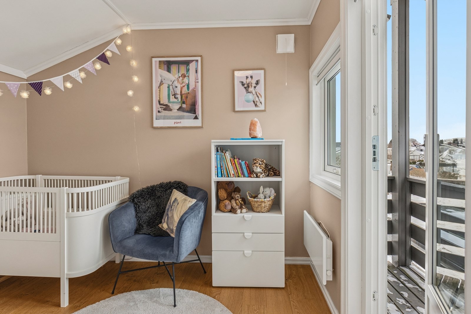 Soverom 2. etasje, dette med luftebalkong. Galleribilde