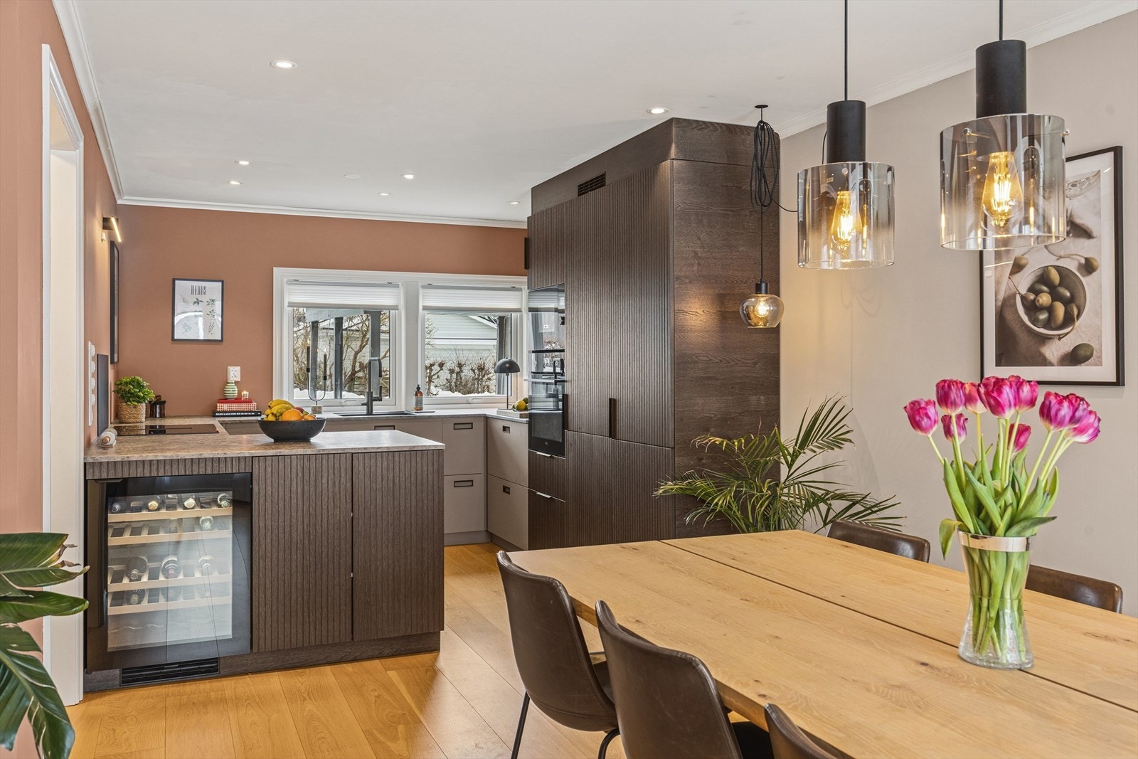 Nytt kjøkken fra 2023. Vinskap. Galleribilde