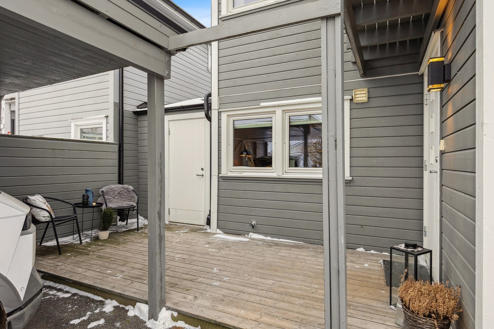 Markterrassen foran inngangspartiet. Gjennomgående bod til venstre. Galleribilde