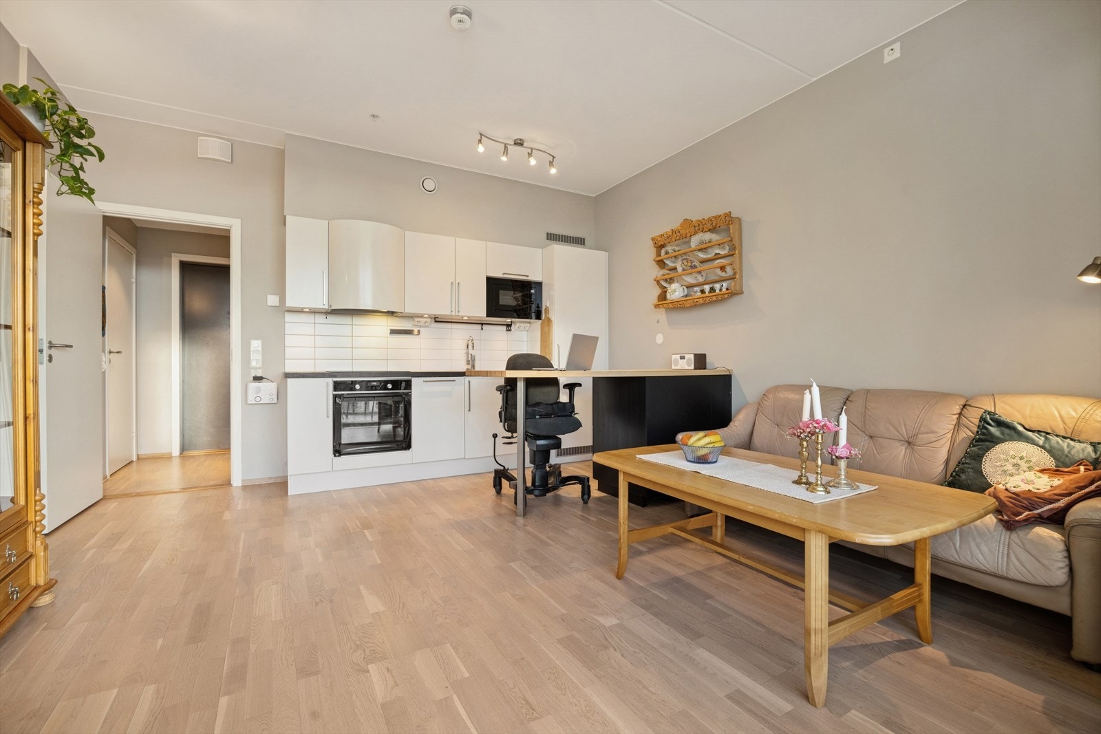 Stue/kjøkkensone på 18,7 kvm. Galleribilde