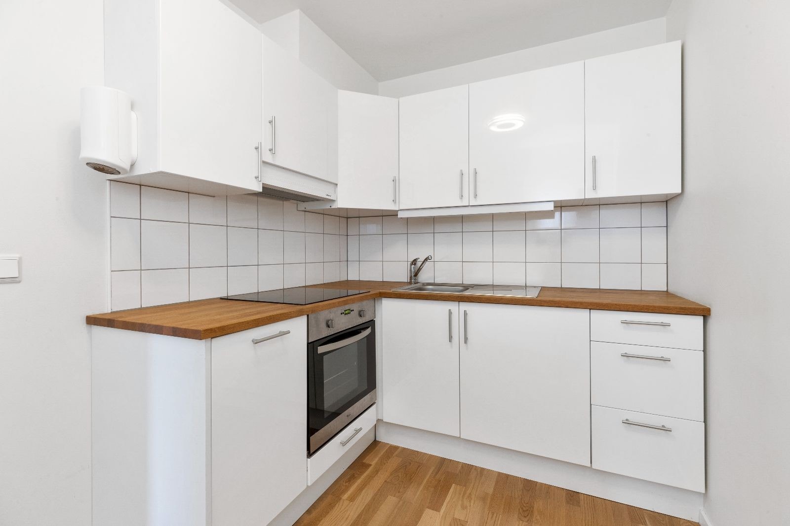 Kjøkken med integrerte hvitevarer Galleribilde