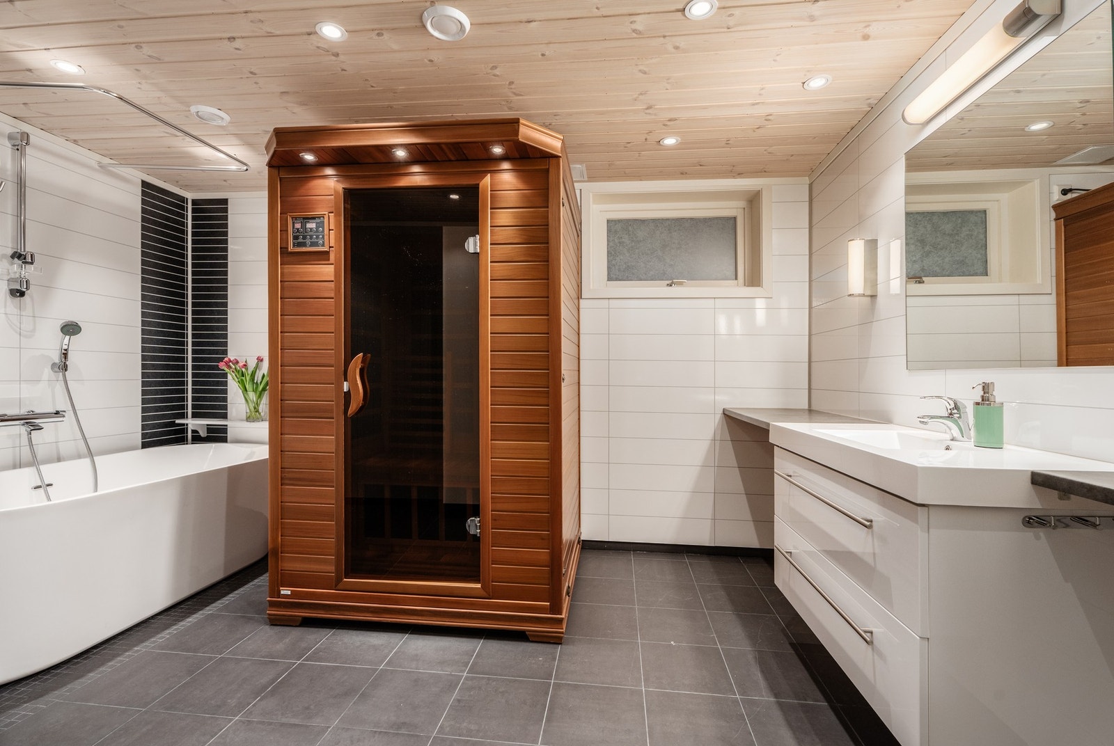 Her kan man fort komme til å tilbringe en kveld i et velfylt badekar og en podcast på øret. Galleribilde