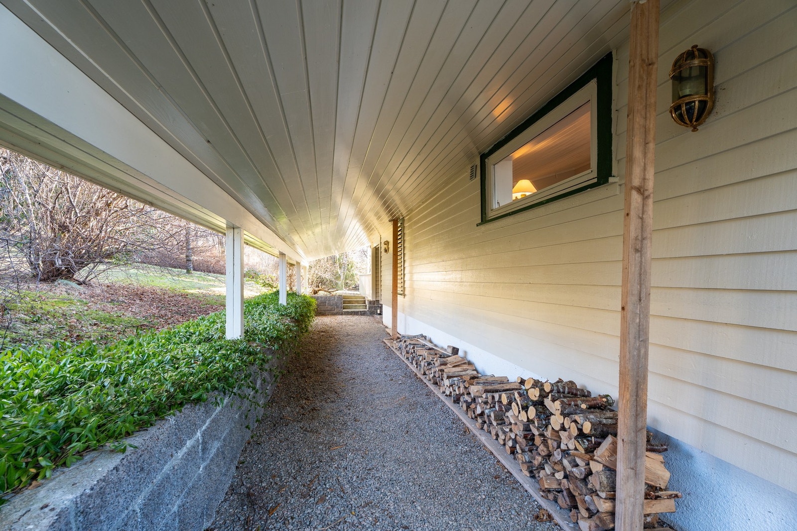 Og hva er vel bedre enn et overbygd inngangsparti. Galleribilde