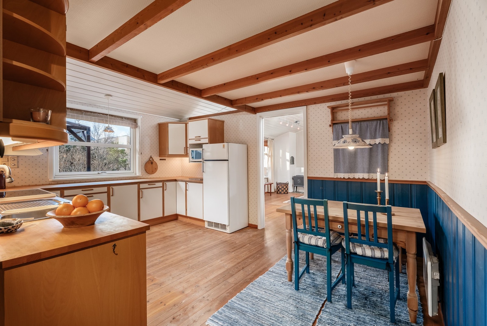 Det store spørsmålet: vil ny eier åpne opp mot stue eller beholde dagens planløsning? Mulighetene er til stede. Galleribilde