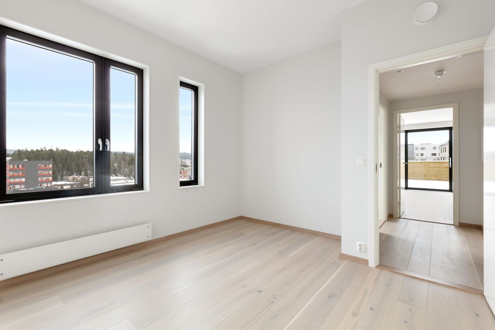 Lyst hovedsoverom med plass til seng og øvrig møblement. Galleribilde