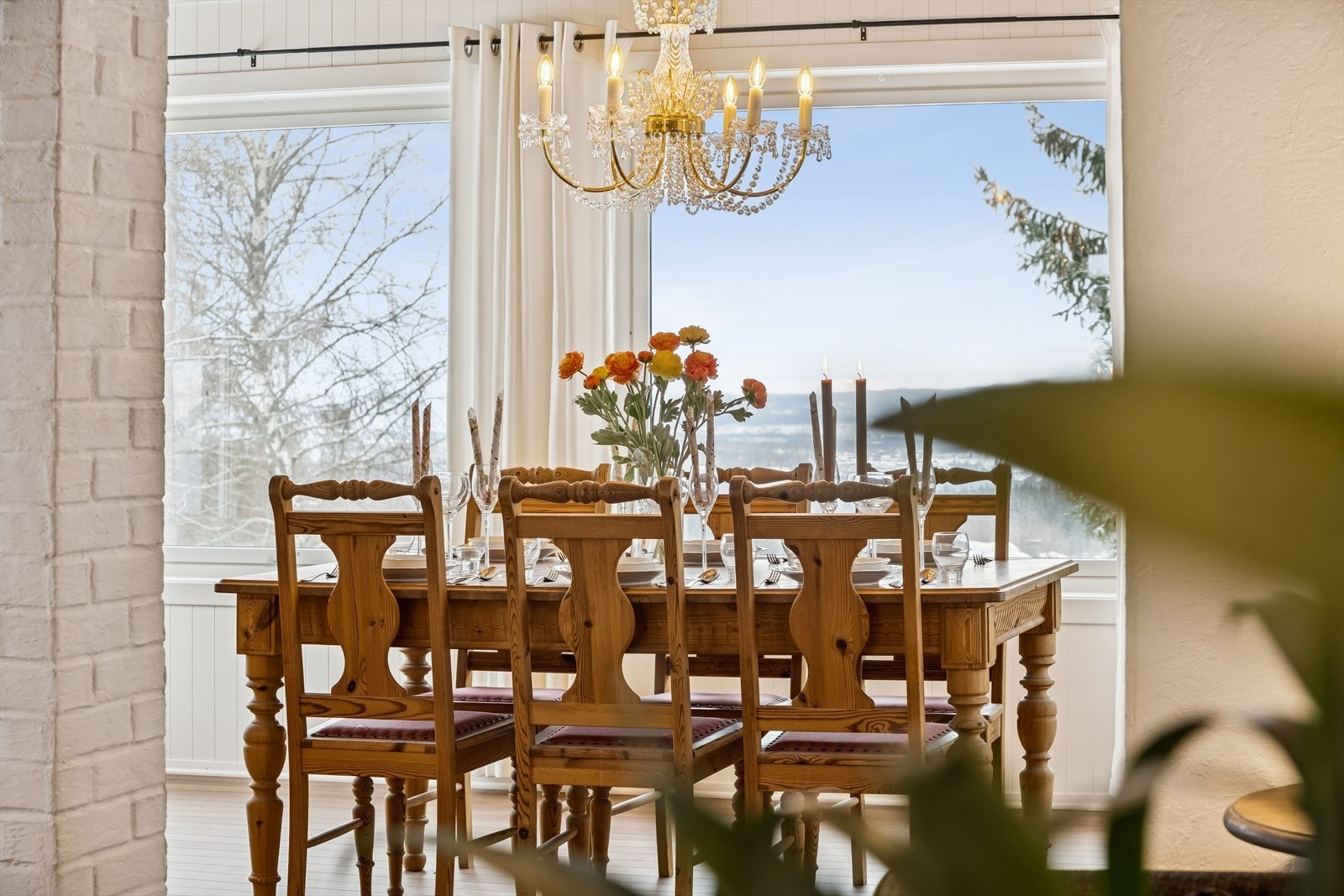 Her er det god plass til langbord for sosiale sammenkomster. Galleribilde