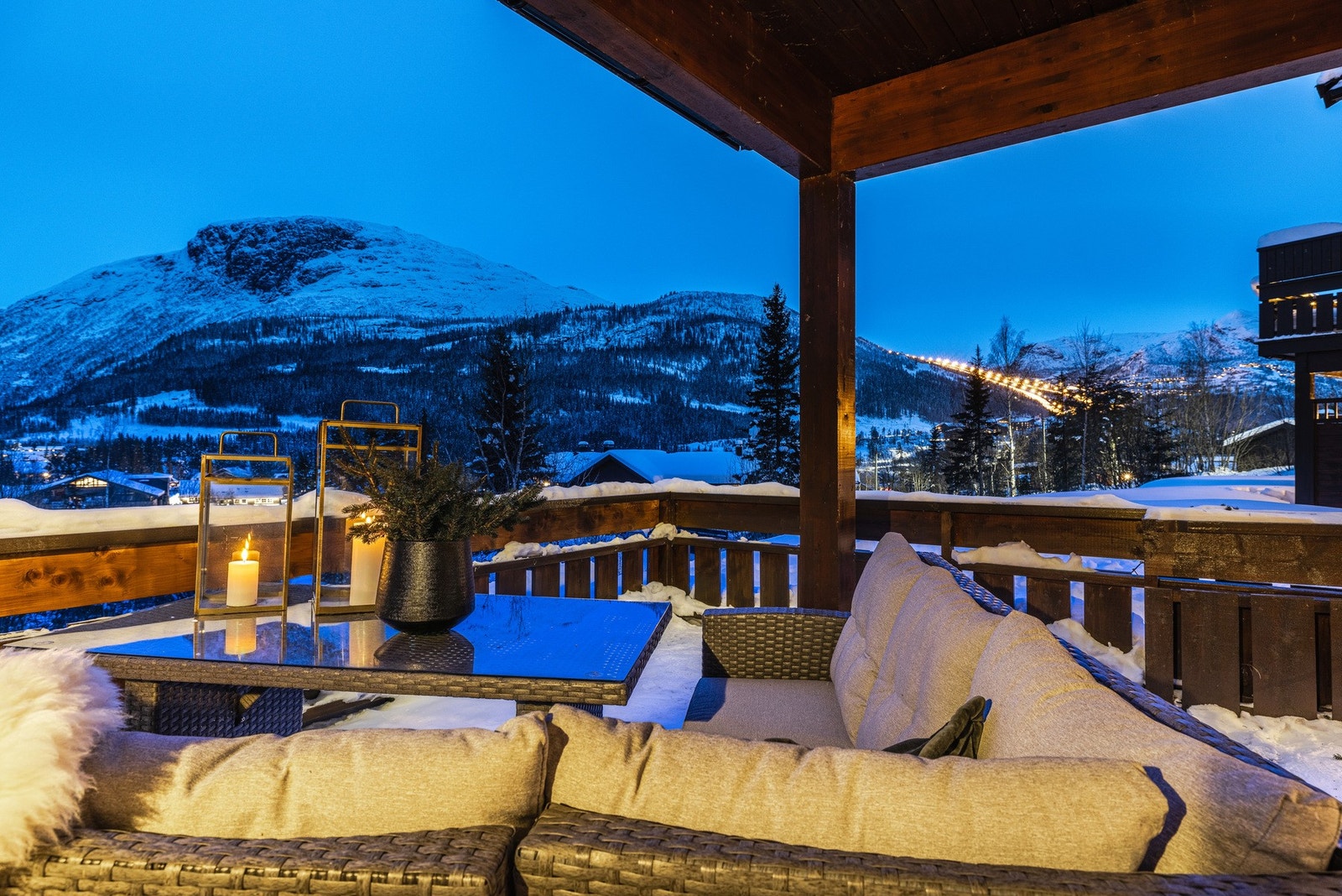 Panoramautsikt mot fjellandskapet. Galleribilde