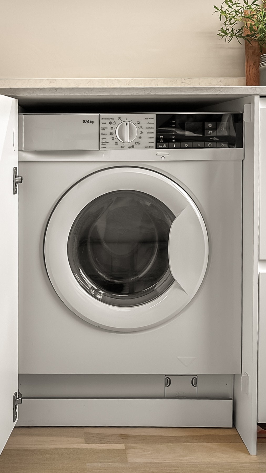 Opplegg for vaskemaskin skjult i innredningen. Denne medfølger ved kjøp. Galleribilde