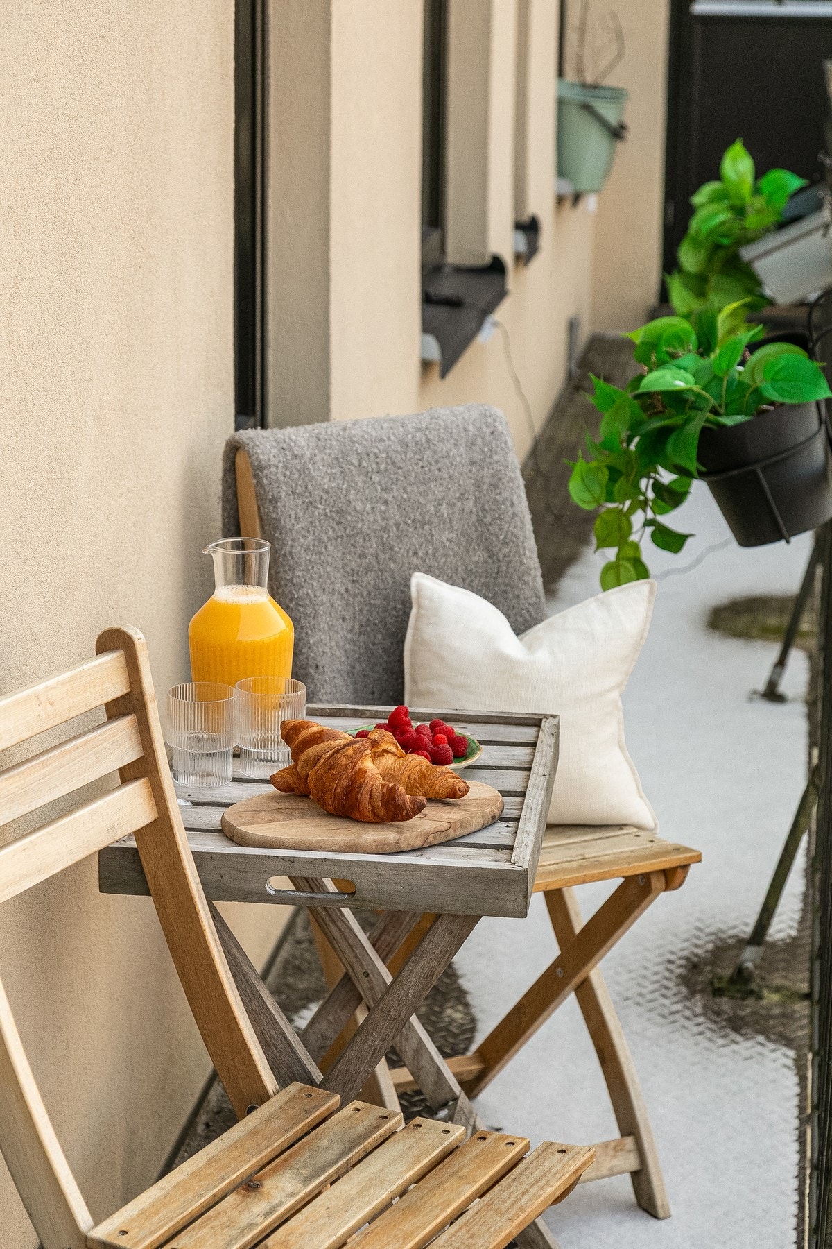 Brannbalkong er en balkong for adkomst til nødtrapp eller annen rømningsvei. Fast møblering må ikke forekomme. Galleribilde