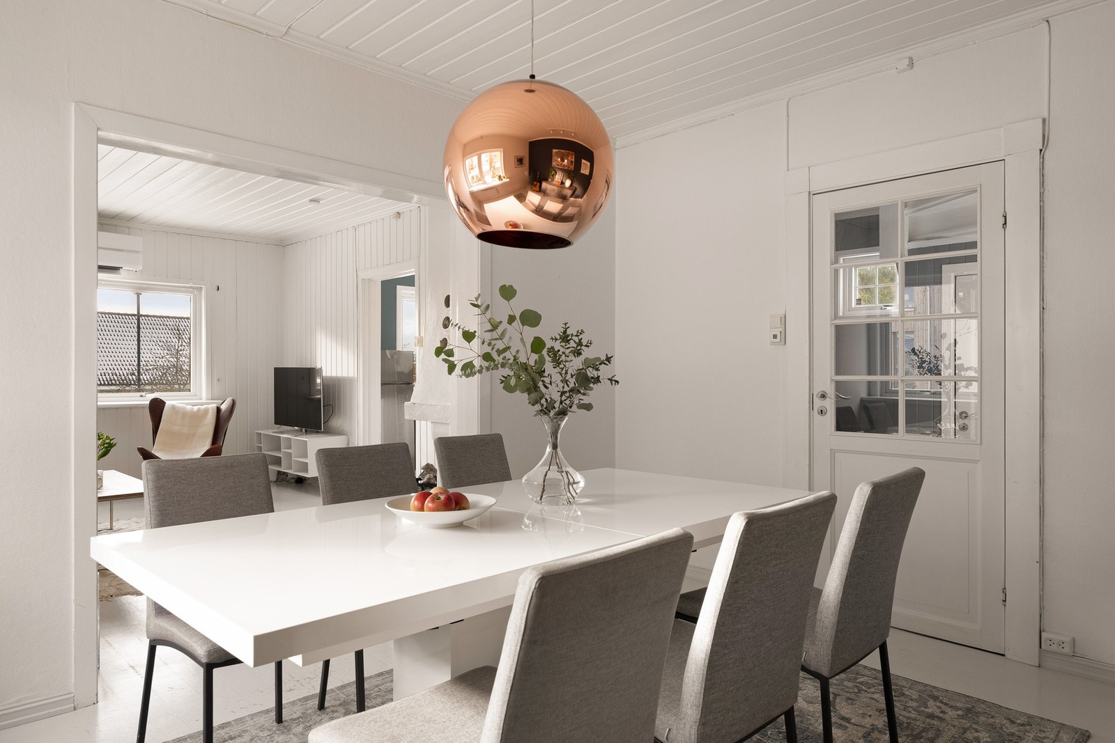 Også malt tregulv i spisestuen Galleribilde