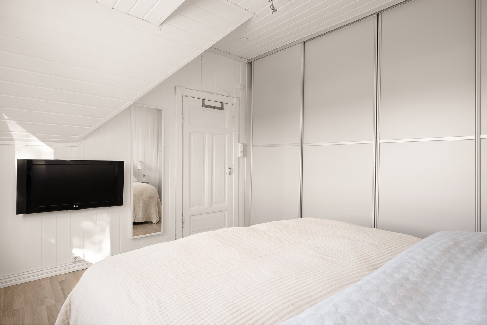 Rikelig med plass for garderobeløsning Galleribilde