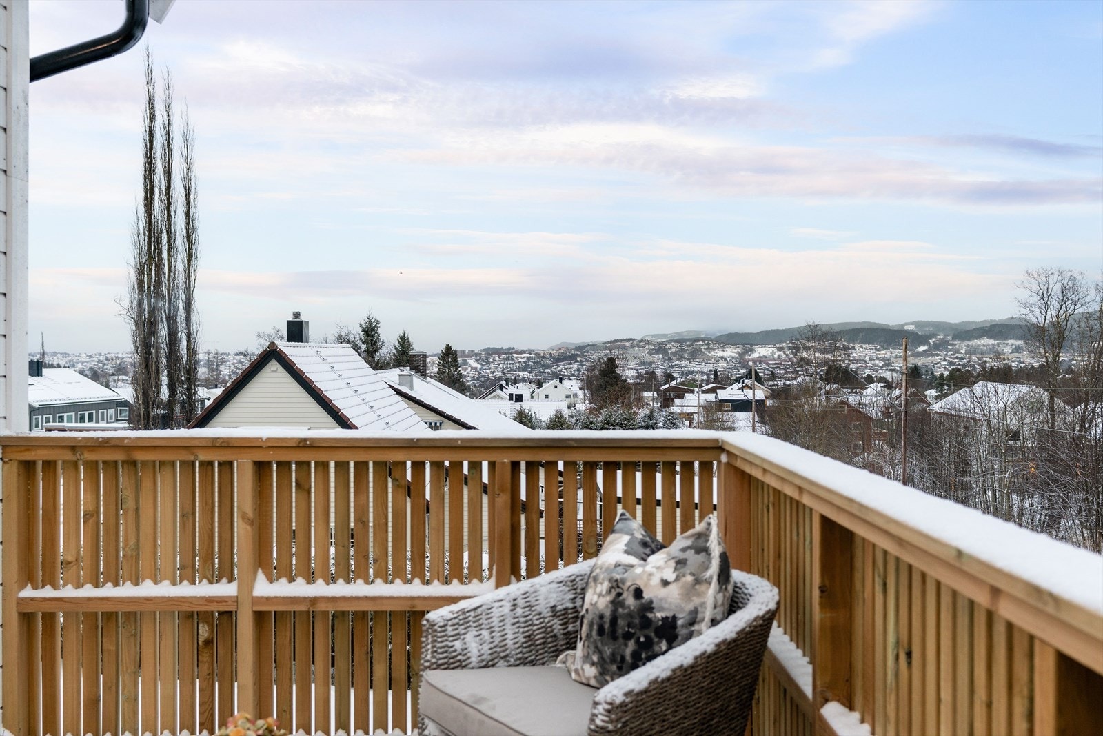 Her kan man enkelt innrede med utemøblement og nyte utsikten. Galleribilde