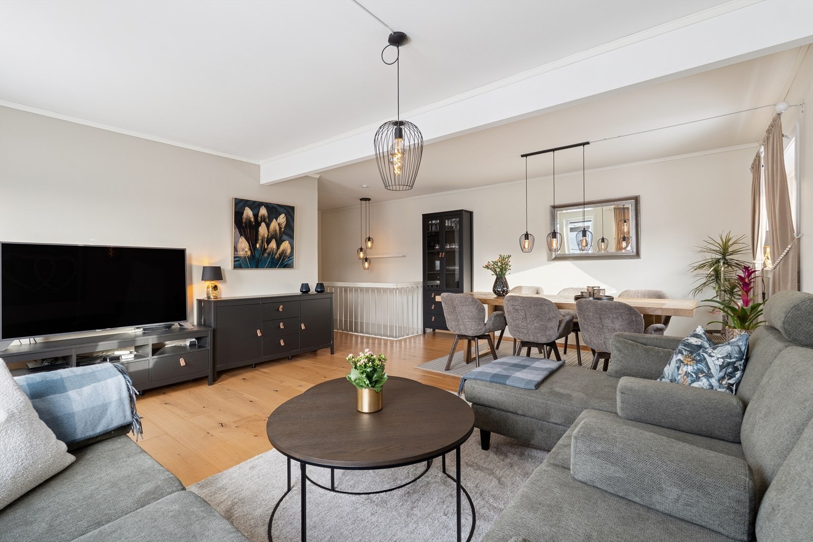 I et hjørne av stuen finner du trappen som gir deg adkomst til andre etasje. Galleribilde