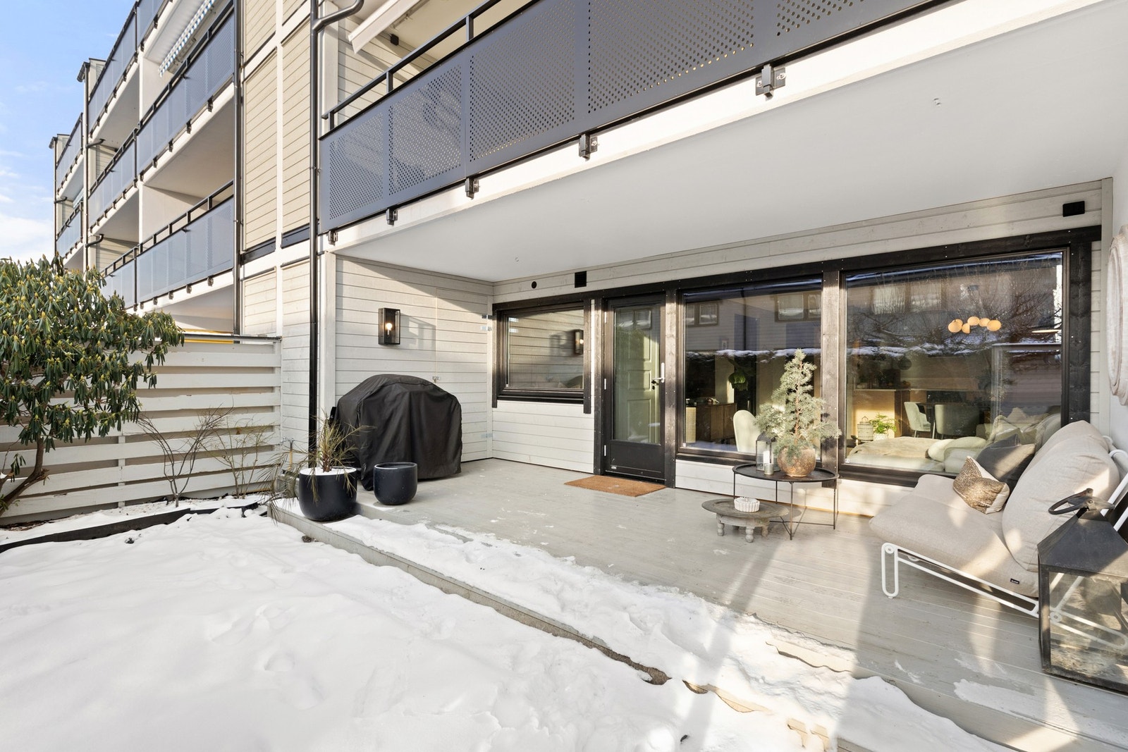 Sydvendt hage og terrasse på 15 m² Galleribilde