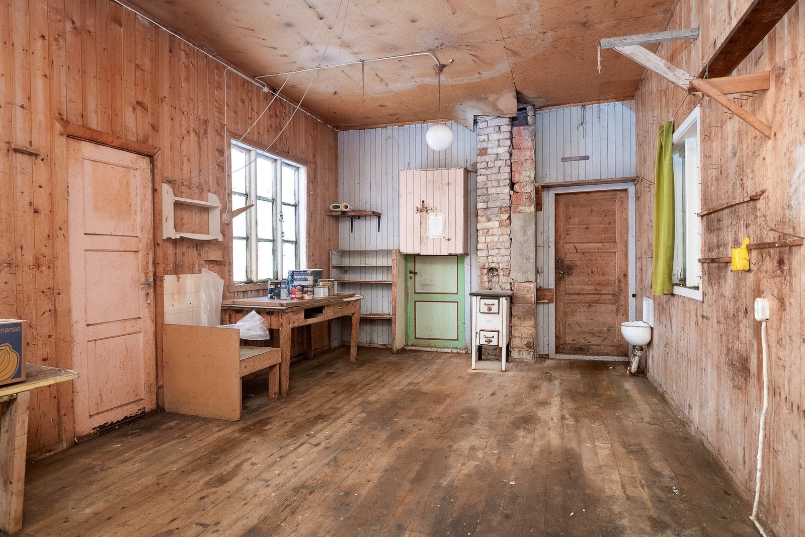 I fjøsen er det gode oppbevaringsmuligheter Galleribilde