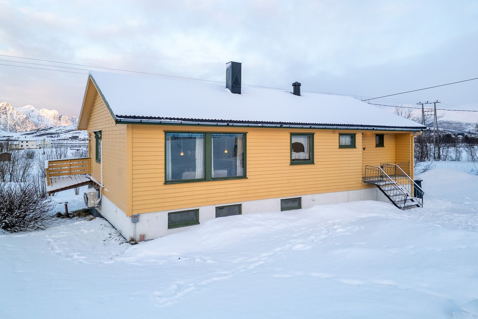 EIE eiendomsmegling Vesterålen v/ Mathias Gjertsen ønsker velkommen til Sortlandsveien 241! | Foto: Lunde Images AS v/Øystein Lunde Galleribilde