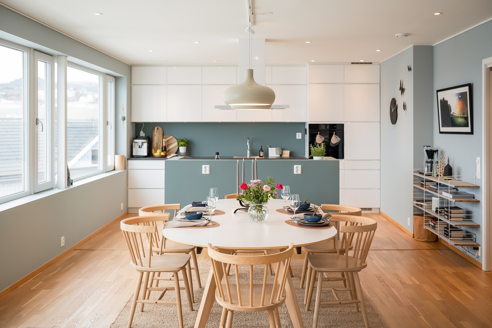 Boligen byr på en høy boligstandard hvor det er brukt stilfulle og solide materialer, samtidig som at man vannbåren gulvvarme og balansert ventilasjon. Galleribilde